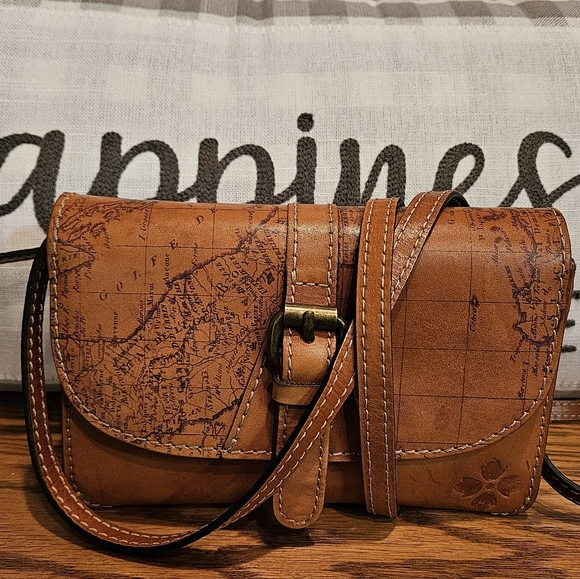 Patricia Nash Handbags - EUC Patricia Nash Tori Map Print Tan Leather Crossbody Bag